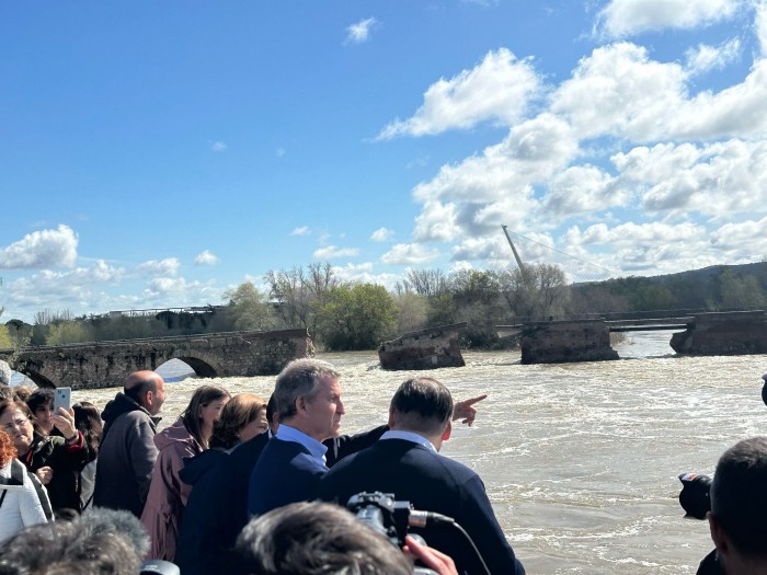 Imagen de 23032025 Cedillo en la visita para comprobar los daños del puente