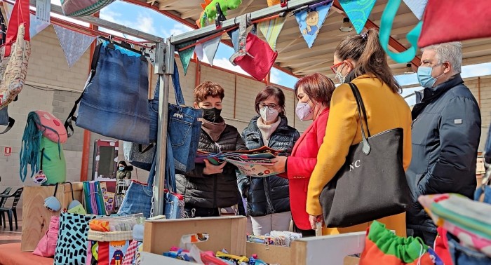 Ana Gómez en la II Feria de Igualdad de Bargas