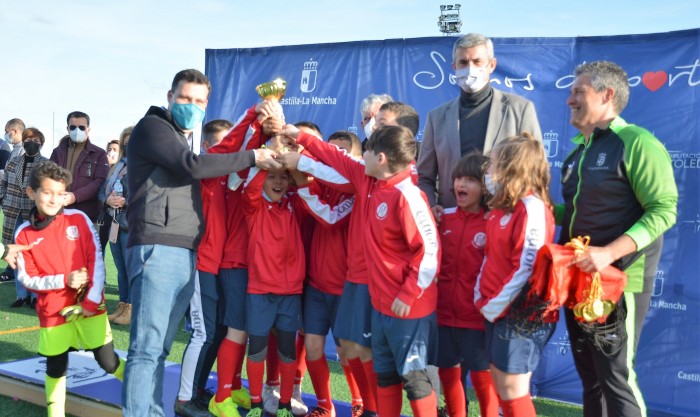 Imagen de Álvaro Gutiérrez y Santi Vera en la entrega de trofeos