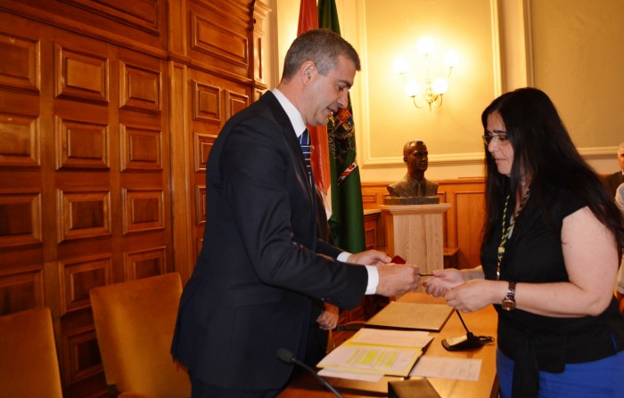 Imagen de Álvaro Gutiérrez entrega medalla de Diputación a Alicia Benito