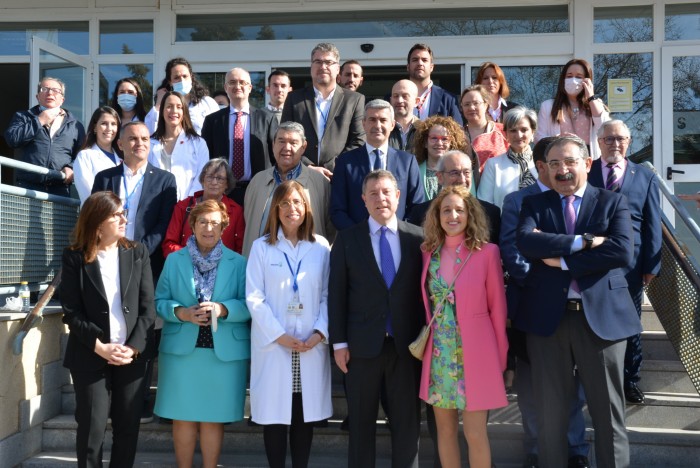 Imagen de Foto de familia a las puertas del CEDT de Toledo