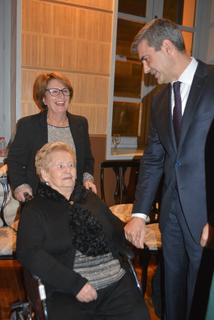 Imagen de Álvaro Gutiérrez felicita a Felisa Tante por su premio 