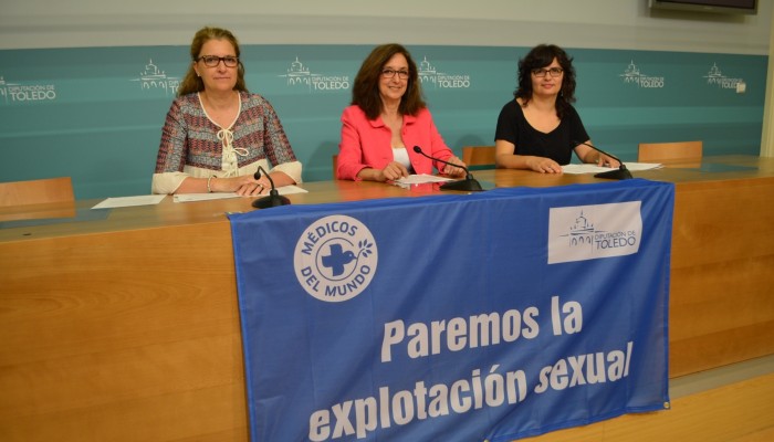 Ana Gómez, en el centro, junto a María Jesús Fernández y Cintia Martín-Blas