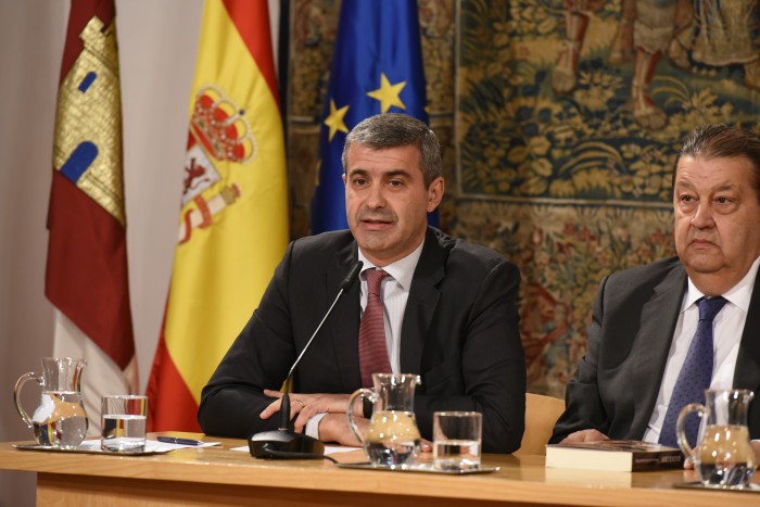 Álvaro Gutiérrez durante su intervención en el acto de presentación del libro de Javier Pasamontes