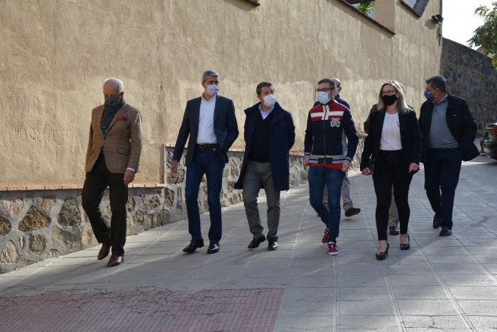 Accediendo a la entrada de la plaza de toros de Toledo