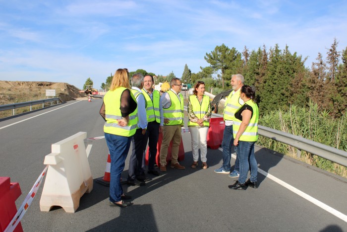 Imagen de Cedillo visita las obras de la carretera TO-1927 (1)