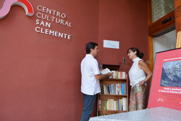 Ana Gómez en la puerta del Centro Cultural San Clemente