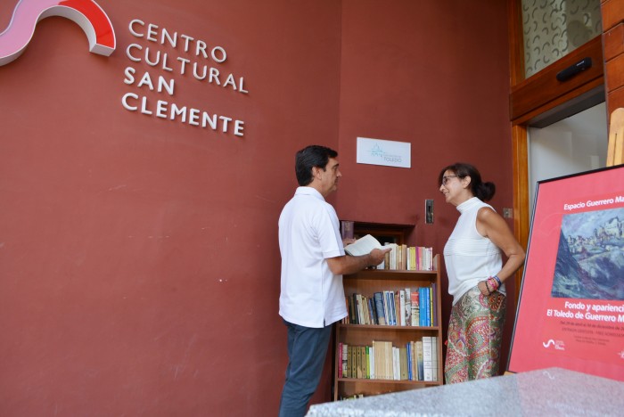 Imagen de Ana Gómez en la puerta del Centro Cultural San Clemente