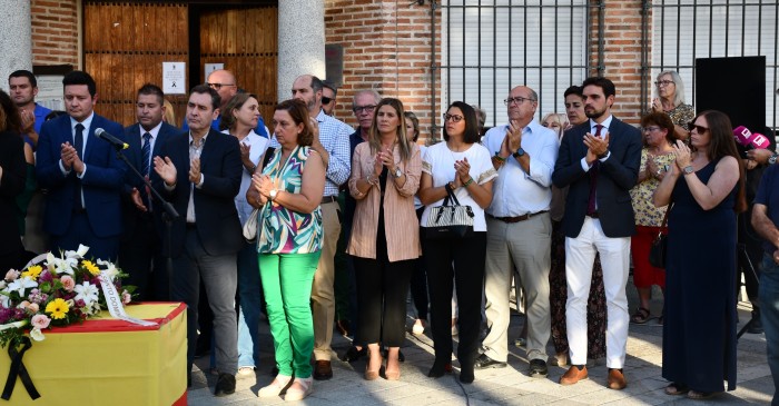 La presidenta de la Diputación asisitió al minuto de silencio