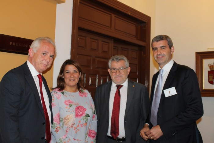 Álvaro Gutiérrez junto al consejero de Educación, la consejera de Fomento y el diputado nacional