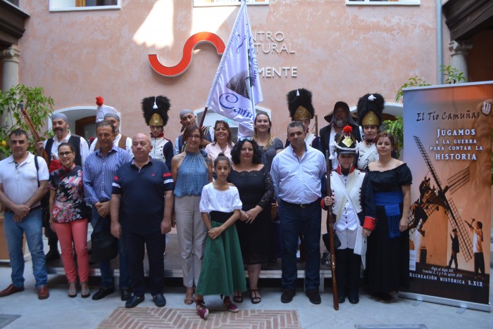 Imagen de Ana Gómez y los organizadores y protagonistas del Francisquete de Camuñas