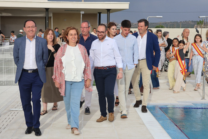 La presidenta Cedillo inaugura la nueva piscina municipal de Cobeja