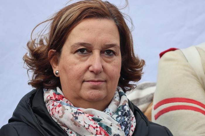 Imagen de La presidenta de la Diputación viendo la representación