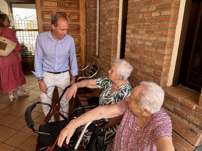 Daniel Arias en un Hogar del Jubilado