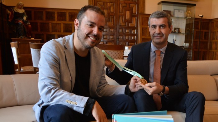 Álvaro Gutiérrez y Hernán Milla cuando visitó la Diputación de Toledo, en noviembre pasado