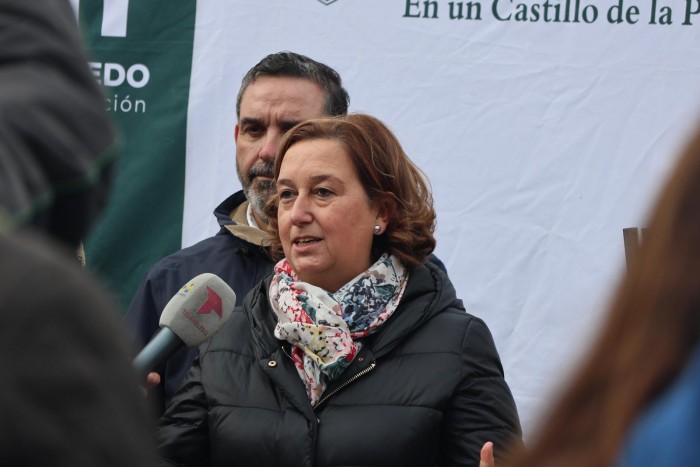 Imagen de Concepción Cediilo atiende a los medios antes de la visita