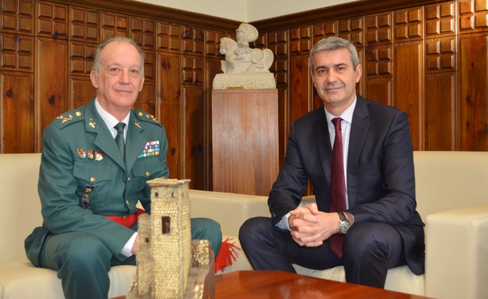 Imagen de Álvaro Gutiérrez recibe al general Francisco Esteban Pérez