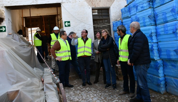 Imagen de  Jesús Guerrero visita el antiguo Hospital de Almonacid de Toledo
