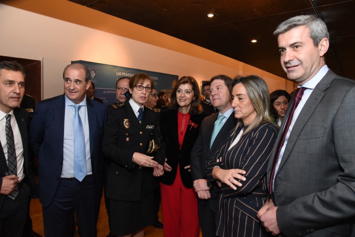 Imagen de Álvaro Gutiérrez en la inauguración de la exposición sobre la mujer en la Policía Nacional