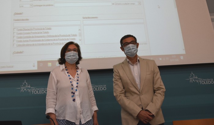 Fernando Muñoz y Flor Martín Payo en la presentación de la plataforma a los medios de comuncación