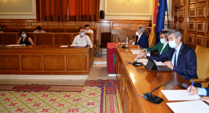 Imagen de Álvaro Gutiérrez en el pleno de la Diputación de Toledo