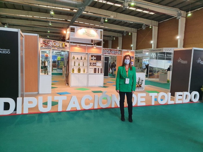 Imagen de María Jesús Pérez en el stand de la Diputación