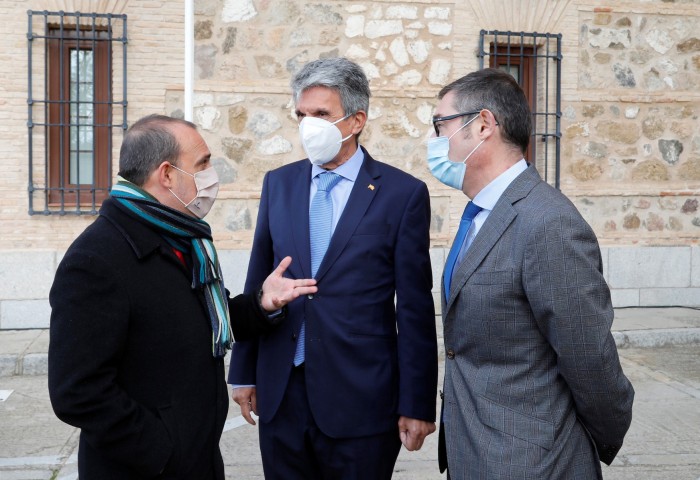 Fernando Muñoz con Pablo Bellido y José Pablo Sabrido en las Cortes Regionales