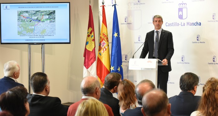 Imagen de Álvaro Gutiérrez durante su intervención en la presentación del programa de carreteras
