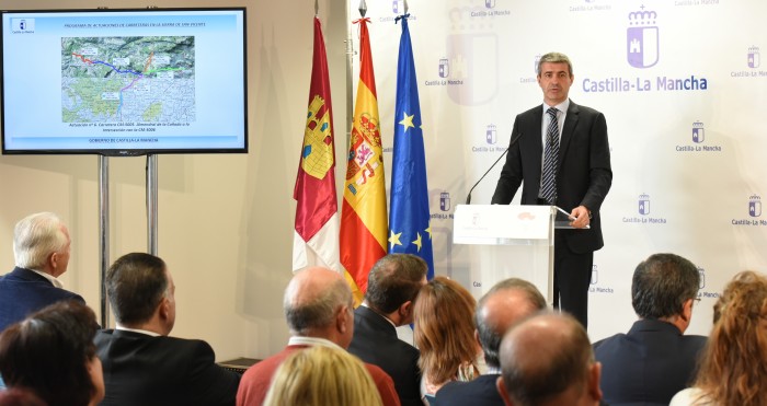 Imagen de Álvaro Gutiérrez durante su intervención en la presentación del programa de carreteras