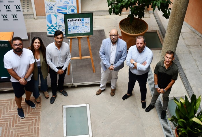Imagen de Tomás Arribas con el alcalde y presidente de Gastrofolk