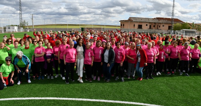 Ana Gómez y Charo García saco con las participantes