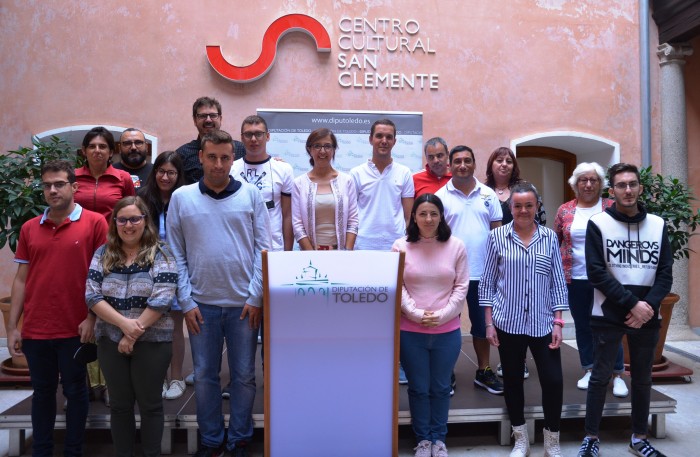 Ana Gómez y Andrés Martínez con los jóvenes de la Red