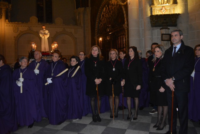 Imagen de Álvaro Gutiérrez en la Catedral de Toledo antes de comenzar la procesión del Cristo Nazareno Cautivo