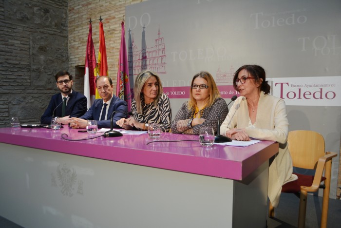 Imagen de Ana Gómez interviene en el acto