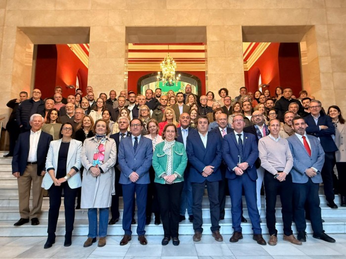  La presidenta y diputados con los alcaldes en la presentación del Toledo Emplea+