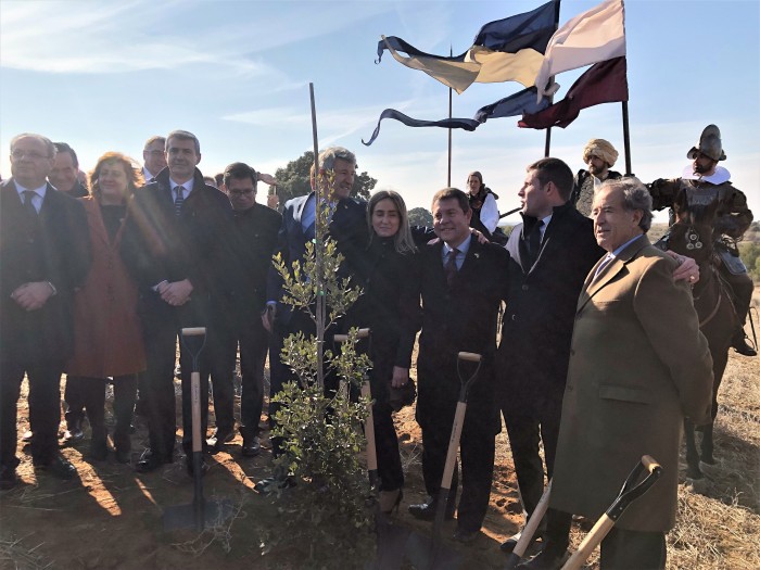 Álvaro Gutiérrez en acto de inicio de construcción del parque temático Puy du Fou