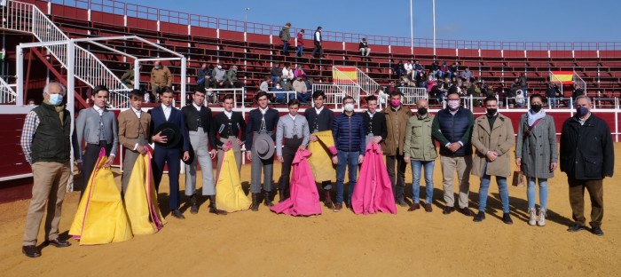 Fernando Muñoz con los protagonistas de la clase práctica