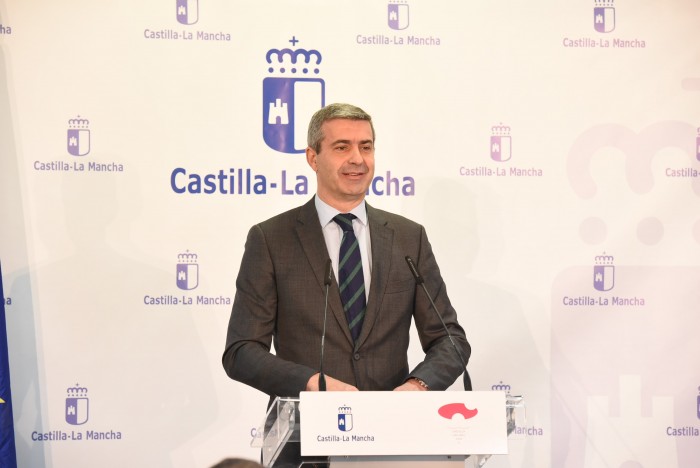 Imagen de Álvaro Gutiérrez en su intervención en el acto de colocación primera piedra del colegio de Bargas