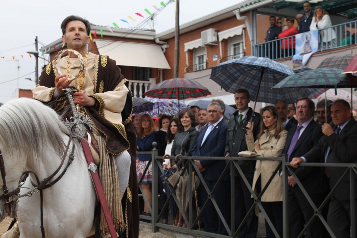 Imagen de Álvaro Gutiérrez en un momento de la representación de moros y cristianos de Maqueda