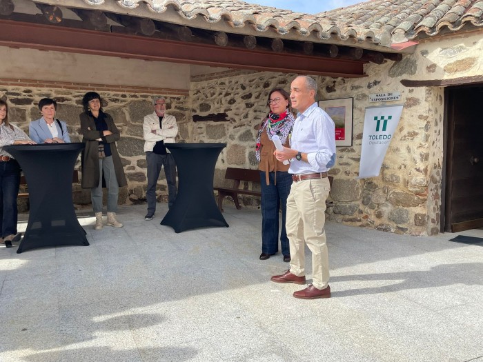 Vicente Carmena en la inauguración de la exposición