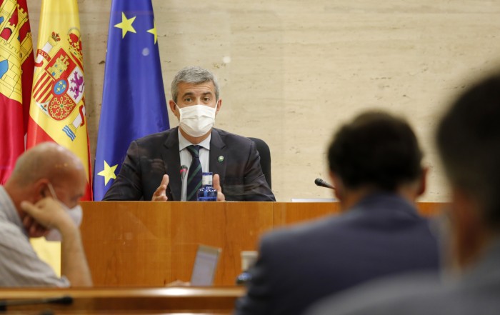 Imagen de Un momento de su exposición ante los diputados y diputadas regionales