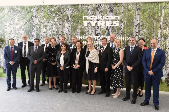 Álvaro Gutiérrez en la colocación de la primera piedra del Centro Tecnológico Nokian Tyres