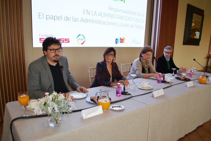 Imagen de Ana Gómez en la mesa inaugural