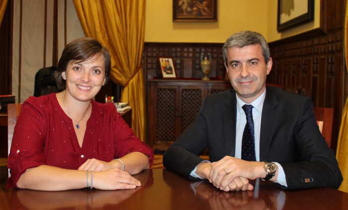 Álvaro Gutiérrez y Rosario García en un momento de la reunión