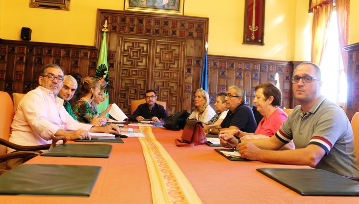 Fernando Muñoz preside la reunión de la Mesa de Seguimiento del Acuerdo Regulador