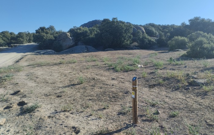 Imagen de Baliza en el sendero de Menasalbas