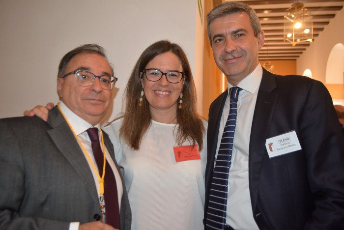 Imagen de Álvaro Gutiérrez con los  diputados regional y nacional por Toledo Fernando Mora y Esther Padilla