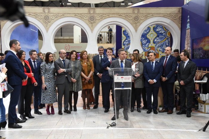 Imagen de Con el presidente regional en el stand de Castilla-La Mancha