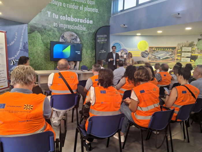 Marina García visita delegación de Macedonia al Ecopaque de Toledo 2