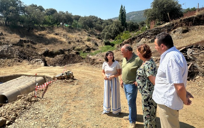 Imagen de Cedillo visita los caminos